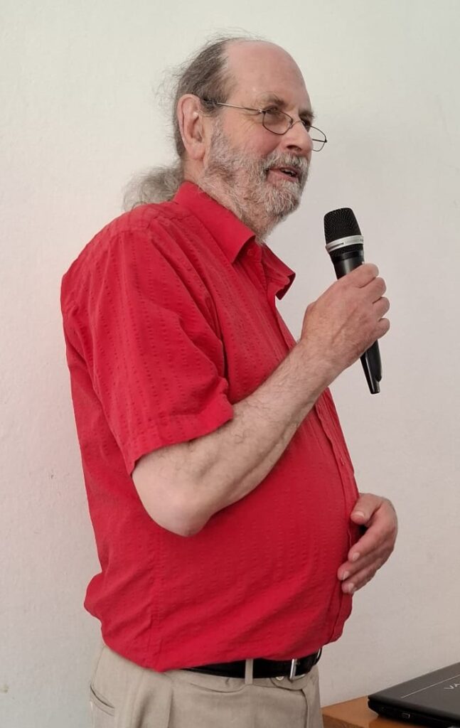 Thomas Nickl begrüßt die Festgemeinde